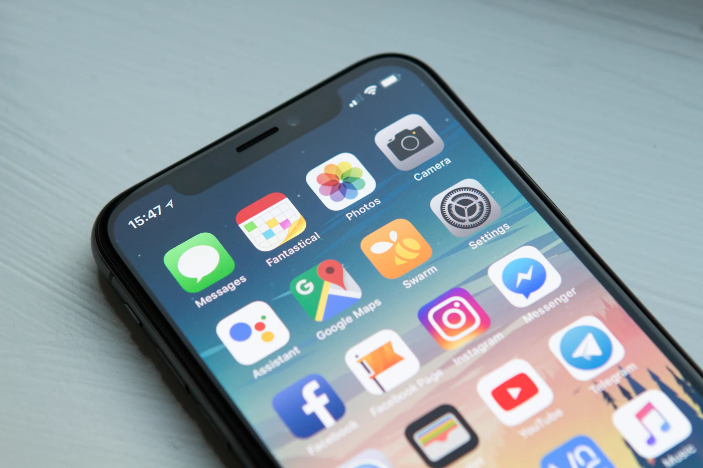 Smartphone affichant des applications mobiles